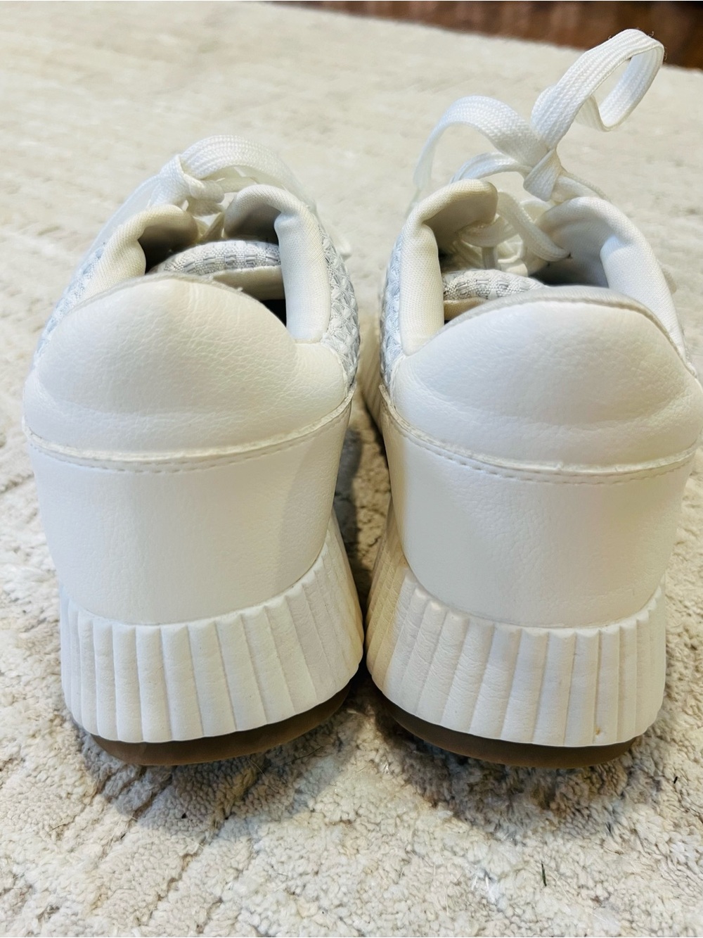 DV Dolce Vita Fay's Natural Casual Womens Sneaker size 6.5 - Picture 3 of 5